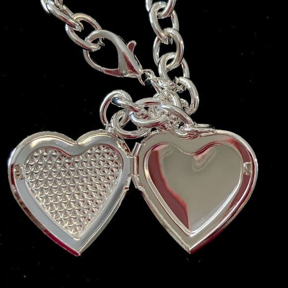 🌟Silver Chunky Heart Pendant Bracelet - Picture 4 of 4